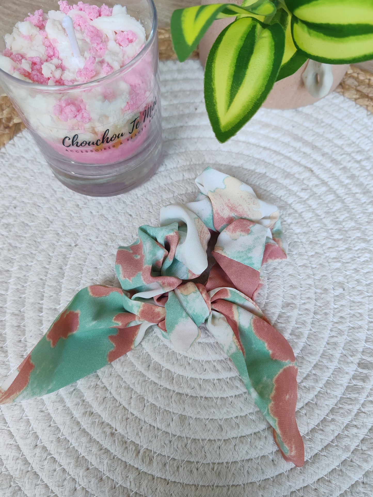 Chouchou court rétro vert et rose